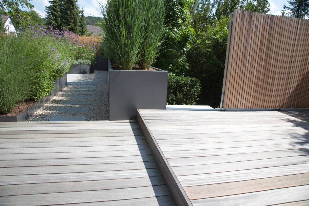 Moderne Terrasse aus Holz in Holzterrasse Hohen Neuendorf